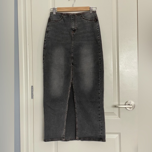 H&M Dresses & Skirts - H&M Divided Black Denim Maxi Skirt High Waisted Column Front Vent Size 2